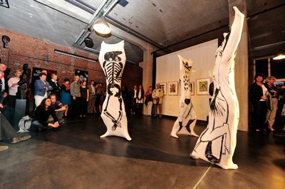 Im 3-K-Haus werden auch Ausstellungseröffnungen gefeiert, wie hier die von Künstler Klaus Süß. 