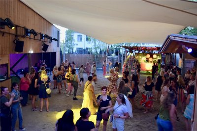 Ausgelassene Stimmung bei der vierten Auflage von "Mama geht tanzen" in der Chemnitzer Spinnerei.