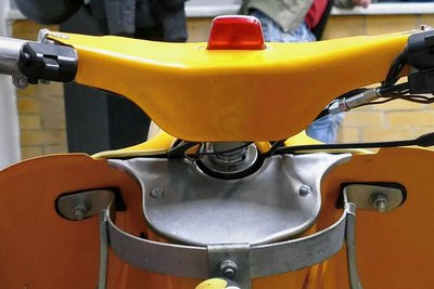 Neben heißen Motoren gibt es in der Werkstatt auch coole Sättel.