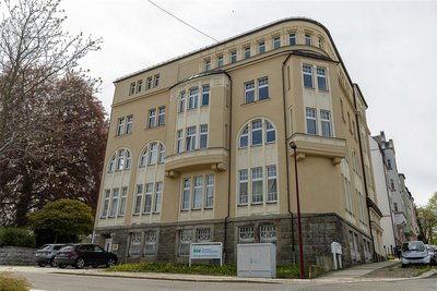 An der Rosa-Luxemburg-Straße in Auerbach soll eine Schule für Hauswirtschaft einziehen.