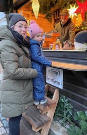Standbetreiber Matthias Stiehler auf dem Schwarzenberger Weihnachtsmarkt.