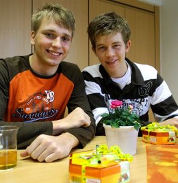 
              <p class="artikelinhalt">Philipp Fischer (links) und Manuel Hein vom Rodewischer Gymnasium gehören zum deutschen Team bei der Internationalen Geografie-Olympiade im August in Tunesien. </p>
            