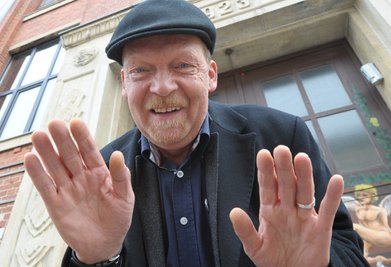 Karsten Spehr organisiert das Bluesfestival. Er lädt die Bands dazu ins "3-K-Haus" ein.  