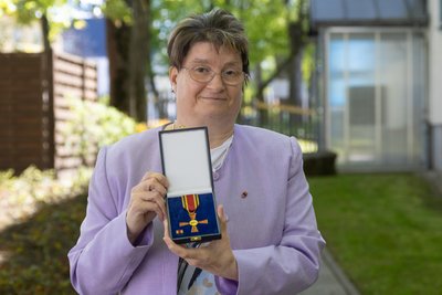 Die Annaberg-Buchholzerin Grit Wagner ist mit dem Bundesverdienstkreuz ausgezeichnet worden. Sie engagiert sich für Menschen, die wie sie unter dem Fetalen Alkoholsyndrom leiden.