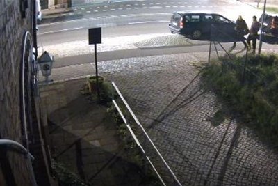 Ist Tim. S. in diesem Clip mit dem Messerstecher unterwegs? Die Görlitzer Polizei sucht Zeugen.