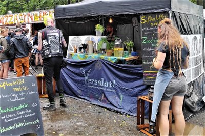 Neben dem Grillstand waren auch diesmal das Pizzasyndikat und Versalat! beliebte Verpflegungspunkte.