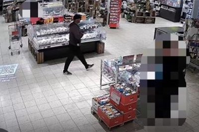 Eine Überwachungskamera zeigt, wie Tim S. um kurz nach 21 Uhr noch in einem Rewe-Markt in Görlitz einkaufen war.