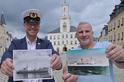 Ingo Seifert (l.) und Jörg Sämann sind beide zur See gefahren. Jetzt wetten sie gegeneinander.