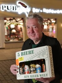 Lutz Rupprecht will seine Gaststätte "Pubagai" vorübergehend ab 24. Dezember schließen. Er bietet Biere zur Mitnahme an. 