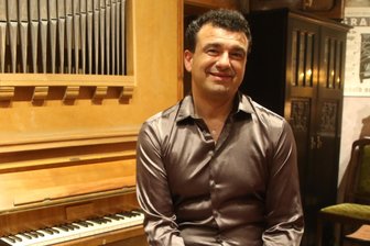 175 Jahre Kirche Grünhainichen: Stummfilm mit Paolo Oreni und Orgelklänge von Bach bis Puhdys - Paolo Oreni ist als Organist international bekannt. Bei seiner Tour durch Europa macht er auch Halt in Grünhainichen.