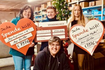 18.453,21 Euro: Reichenbacher Zahnärztin übergibt Flohmarkt-Einnahmen - Anja Gürtler (vorn) mit Karin Gruschwitz, Sabine Fischer und Bianca Böttcher (v. li.).
