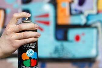 18 Autos mit Farbe beschmiert - Zeugen gesucht -