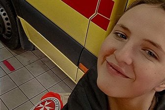 18-jährige Crottendorferin weiß genau, was sie will: Im Notfall helfen - Zwischen Weihnachten und Neujahr durfte Noa-Daniela Weißbach die Teams in der Rettungswache in Schlettau begleiten.