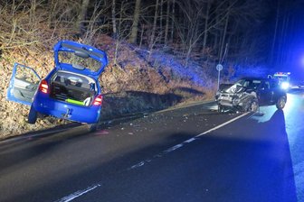 18-Jährige gerät mit Auto in Gegenverkehr: Schwer verletzt -