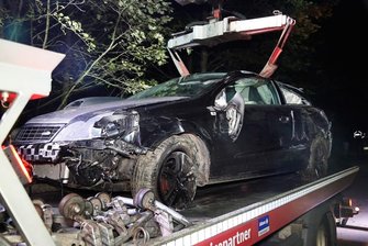 18-Jähriger überschlägt sich mit Opel - 