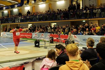 18. Rochlitzer Kugelstoßmeeting: Eine Allesgewinnerin aus China lässt es krachen - Die Chinesin Gong Lijiao bot vor dem begeistert mitgehenden Publikum in Rochlitz eine tolle Show im Ring.