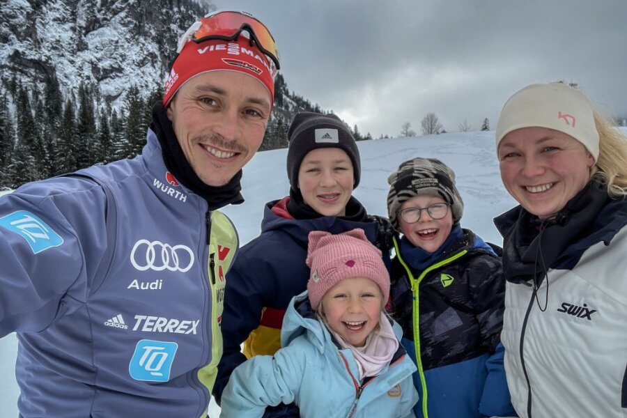 18 WM-Medaillen: Erzgebirger Eric Frenzel jetzt der erfolgreichste nordische Skisportler der Welt - Eric Frenzel mit seiner Familie, natürlich im Schnee: Für Philipp (16 Jahre), Emma (5), Leopold (7) und Ehefrau Laura will der 34-jährige Erzgebirger künftig mehr Zeit haben. 