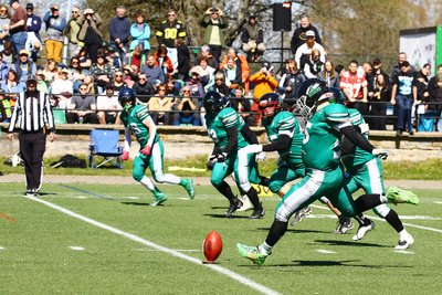 Martin Schaarschmidt vollzieht den Kickoff für die Miners.