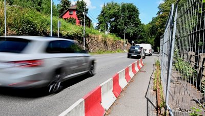 Einschränkungen wie auf der Burgstädter Straße in Mittweida, seit knapp einem Jahr auch noch mit Ampelregelung, begründet der Landkreis mit dem fehlenden Ausbau der Staatsstraße in der Stadt. "Es bewegt sich nichts", kritisiert Landrat Matthias Damm am Ende seiner Amtszeit die Zusammenarbeit mit dem Landkreis. 