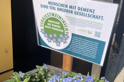 An den Pflanzorten werden Bürger über die Krankheit Demenz informiert.