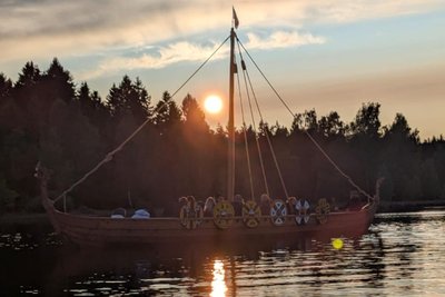 Das Wikingerschiff der Erzgebirger ist aus Lärchenholz gefertigt. Verarbeitet wurde ein 125 Jahre alter Baum aus dem Preßnitztal – mit einem Meter Stammdurchmesser.