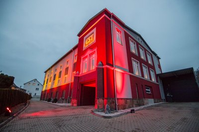 Die Firma EST wurde rot beleuchtet. 