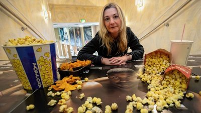 Popcorn - quer durch den Kinosaal geworfen. Nicht nur deshalb haben Bärbel Winter und das Team vom Plauener Kino Capitol entschieden, den Streifen "Creed III" aus dem Programm zu nehmen.