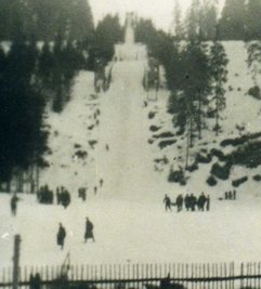 Dieses historische Bild soll die Auer Schanze zeigen. Foto: Archiv MirkoBurkhardt/skisprungschanzen.com
