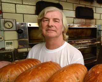 Bäckermeister Wolfgang Saupe aus Königsfeld - hier vor einigen Jahren in seiner Backstube. 