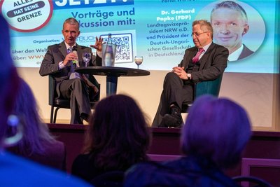 Hans-Georg Maaßen (rechts) und Gerhard Papke ergänzten einander argumentativ in der Parkschänke Limbach-Oberfrohna.