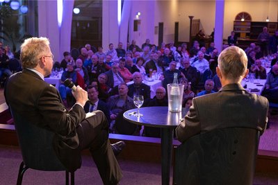 Rund 180 Besucher hatten sich im Saal der Parkschänke eingefunden und applaudierten den markigen Worten gegen die Bundesregierung.