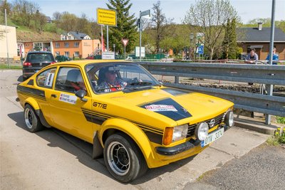 Die Norweger Steinar Frellumstad und Stein Roed mit einem Opel Kadett GTE.