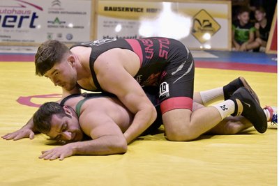 Karl Marbach (oben) war nach seiner Zehenverletzung wieder mit von der Partie und gewann sein Duell – sein Kontrahent gab noch vor der Pause auf.