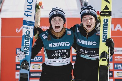 Eirin Maria Kvandal und Silke Opseth (rechts) waren die überragenden Skifliegerinnen auf dem Monsterbakken in Vikersund.