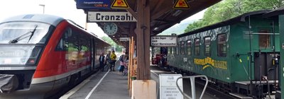Der Bahnhof Cranzahl ist eine der letzten Stationen, in denen ein Fahrdienstleiter seinen Dienst tut. Dies resultiert aus der Verkehrsverbindung von Erzgebirgsbahn und Fichtelbergbahn sowie dem saisonalen Länderverkehr. 