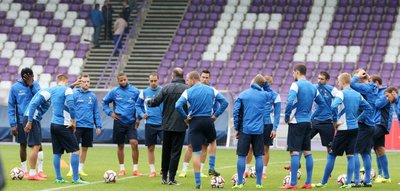 Steffen Ziffert leitete gestern das Training der FCE-Profis. Der Leiter des Nachwuchsleistungszentrums will trotz der prekären Lage "Spaß" bei den Übungseinheiten sehen. 