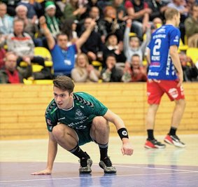 In der Ernst-Grube-Halle und in der Oberliga gelandet: David Machacek hatte gegen Spitzenreiter HC Burgenland mit spektakulären Aktionen geglänzt. Für das Team ist der junge Außen schon unverzichtbar. 