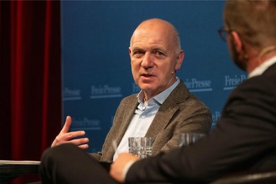 DFB-Präsident Bernd Neuendorf im "Chemnitzer Salon".