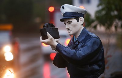 Auf Wacht: der falsche Polizist.