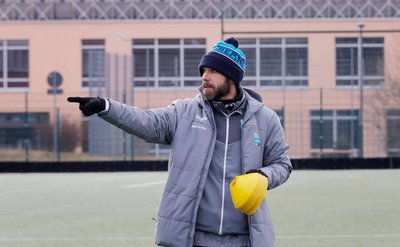 Wegen mehrerer gelber Karten und einer Corona-Infektion muss CFC-Cheftrainer Christian Tiffert mehrere Spieler ersetzen.