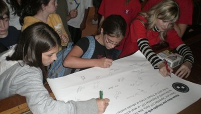 <p class="artikelinhalt">Berufsschüler aus dem sächsischen Torgau und Mittelschüler aus New York gestalten gemeinsam ein Projekt zum Gedenken an die Terroranschläge. Fotos: </p>