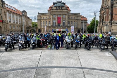 Rund 80 Biker aus Deutschland, den Niederlanden und der Schweiz erkunden drei Tage lang die Gegend um Chemnitz. 