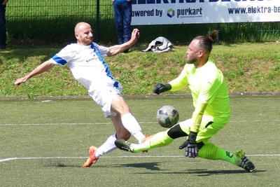 In der 24. Minute hatte Willi Gelfert die einzige echte Torchance für Grorückerswalde, scheiterte aber mit seinem Versuch, das 1:1 zu erzielen, am einstigen Marienberger Toni Grabowski im Fortschritt-Gehäuse.