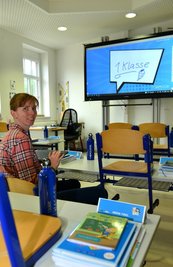 Die Lehrer der Eduard-Feldner-Grundschule in Hainichen arbeiten seit Kurzem kreidefrei. Margret Weidner leitet die Klasse 1d. 