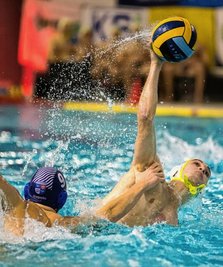 Der Plauener Maximilian Kaminke (rechts) traf beim 18:4-Sieg gegen den SV Poseidon Hamburg zweimal.