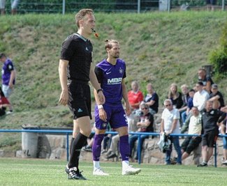 Etwas Profi-Luft schnuppern durfte Max Kluge schon. Kürzlich leitete er das Freundschaftsspiel zwischen Fortschritt Lunzenau und dem FC Erzgebirge Aue, das der Drittligist aus Aue mit 20:0 gewann. 