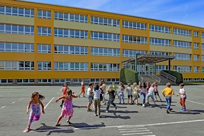 Die Umweltschule in Werdau - 1979 in Plattenbauweise errichtet - ist ein Sanierungsfall. 