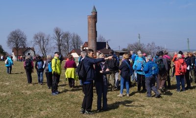 Wanderer aus Westböhmen und dem Vogtland am Samstag auf den Höhen bei Maria Kulm. 