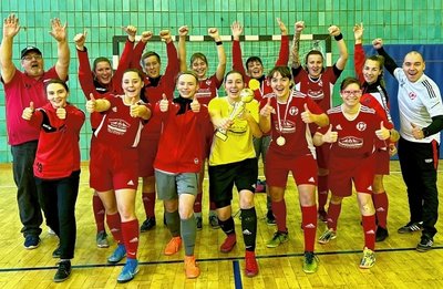 Zum Jahresabschluss ein Turniersieg: Da war die Freude bei den Spielerinnen des DFC Westsachsen Zwickau natürlich groß. 