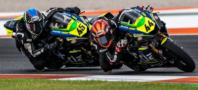 Beim Saisonfinale im spanischen Valencia reichte Kevin Orgis (Nr. 44) ein 9. Platz in der Superstock-Klasse, um Gesamtrang 3 abzusichern. Sein Bruder Leon wurde trotz eines Motorschadens als Vierter gewertet und kam am Ende im Gesamtklassement auf Platz 5. 